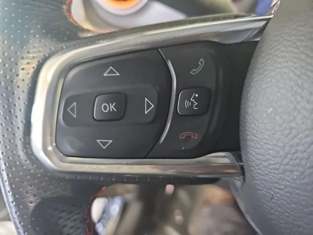 Used 2022 Black Jeep Mojave image 17