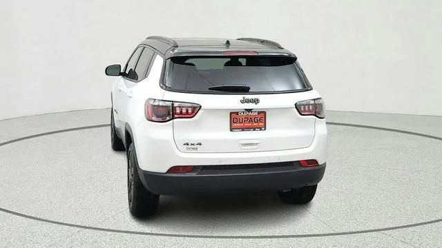 New 2026 Bright White Clear-Coat Exterior Paint Jeep Limited image 7