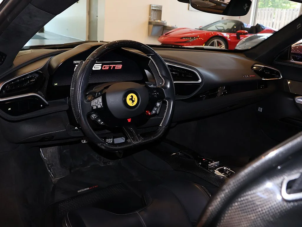 Certified Used 2025 Viola Hong Kong Ferrari  image 6