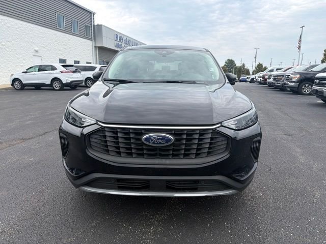 Used 2023 Black Ford Active image 3