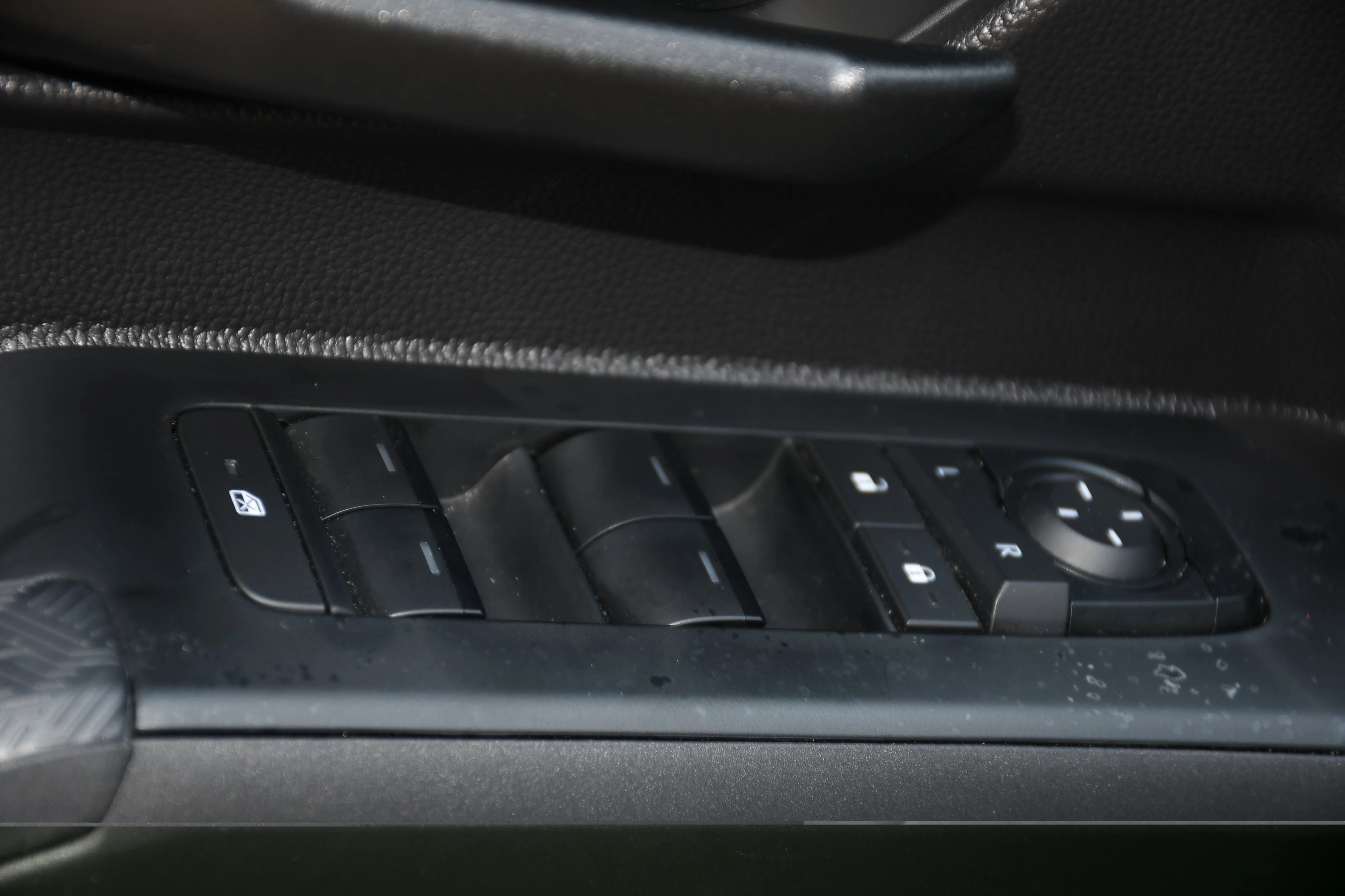 2025 Toyota Tacoma SR5 - Photo 10