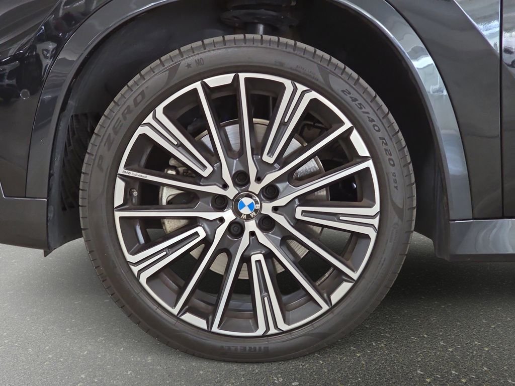 Used 2026 Black Sapphire Metallic BMW xDrive28i image 32