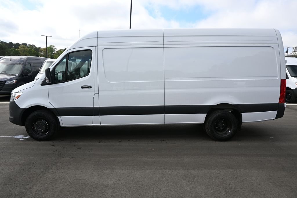 Used 2026 Arctic White Mercedes-Benz Cargo 170 WB image 3