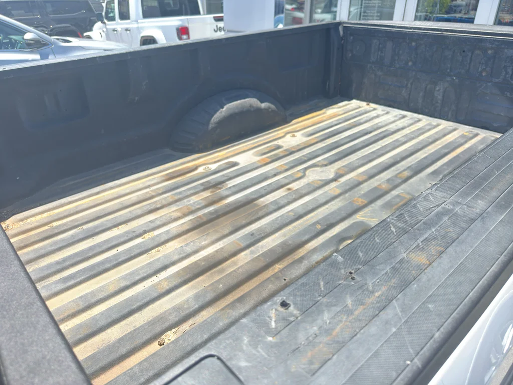 Used 2020 White Ford XL image 4
