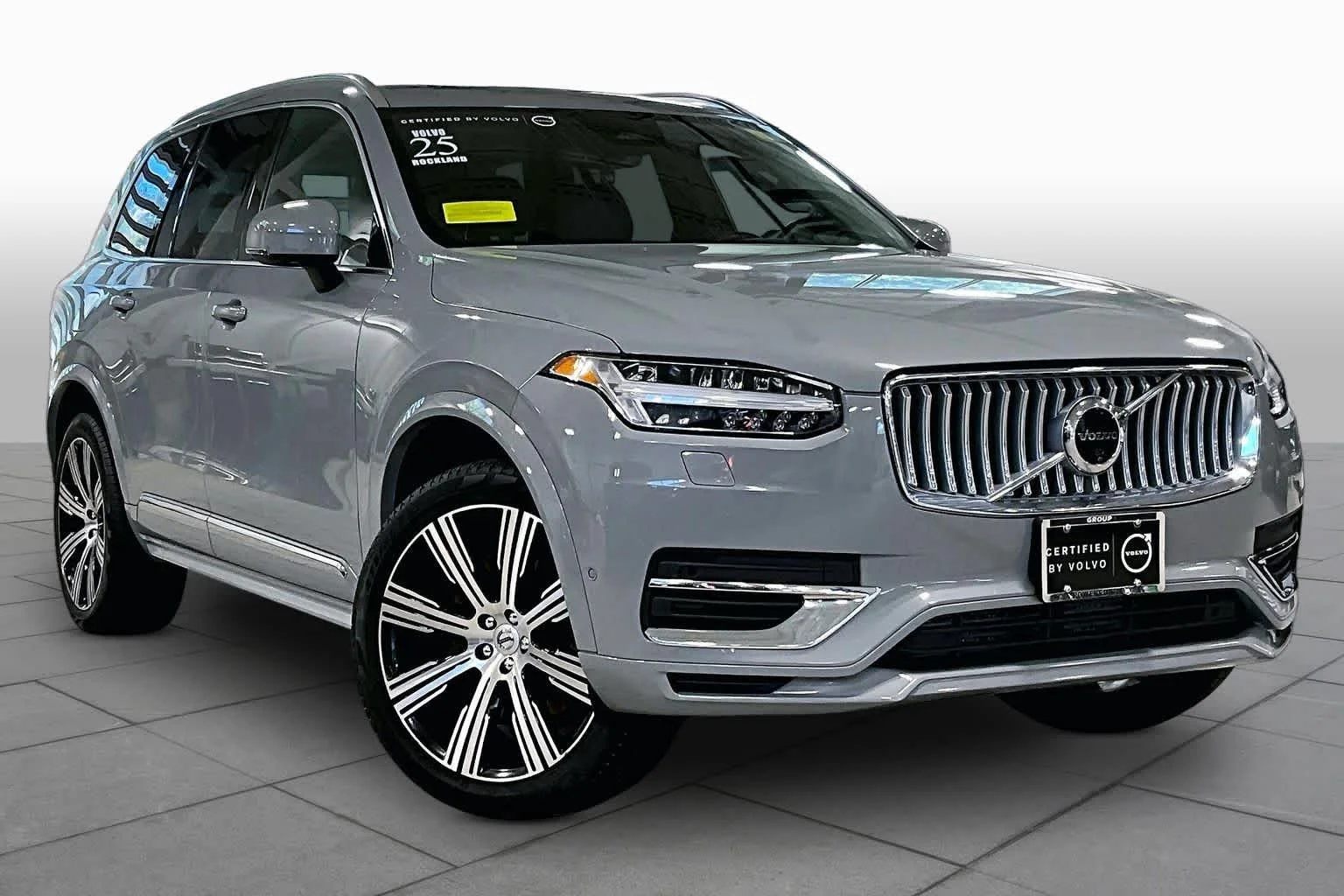 Certified Used 2025 Vapour Grey Volvo Plus image 3