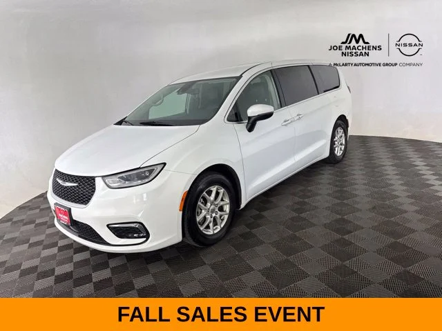 Used 2023 White Chrysler Touring L image 4