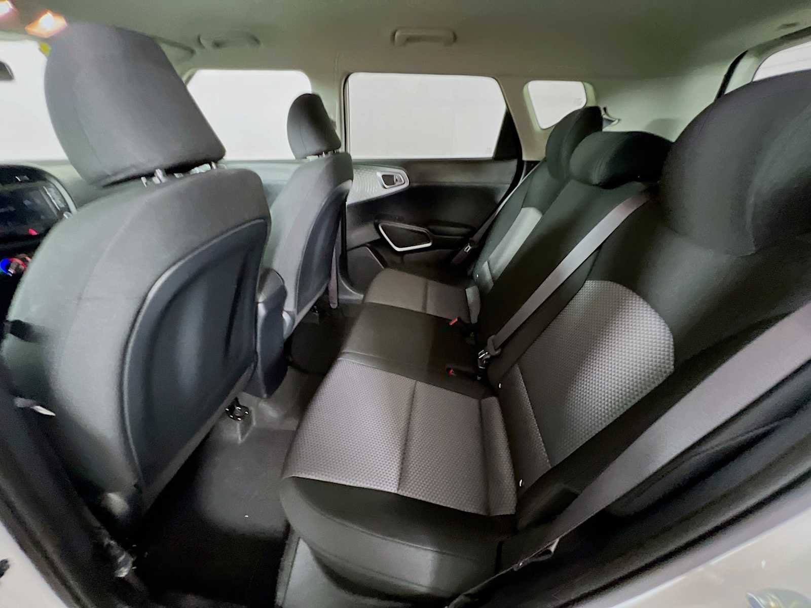 Used 2025 Snow White Pearl Kia LX image 23