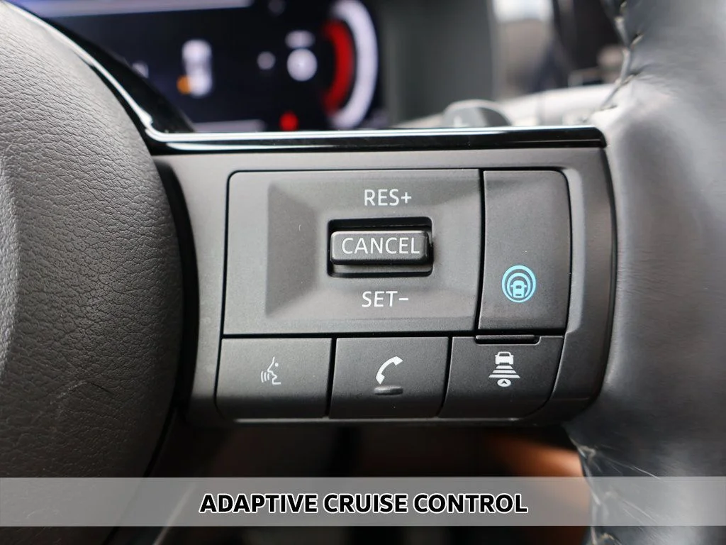 Used 2024 White Nissan Platinum image 12