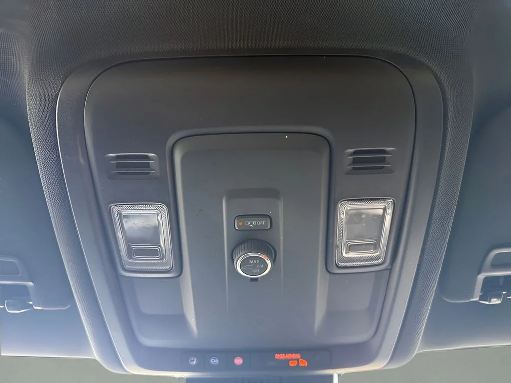 Used 2025  Chevrolet RST image 22