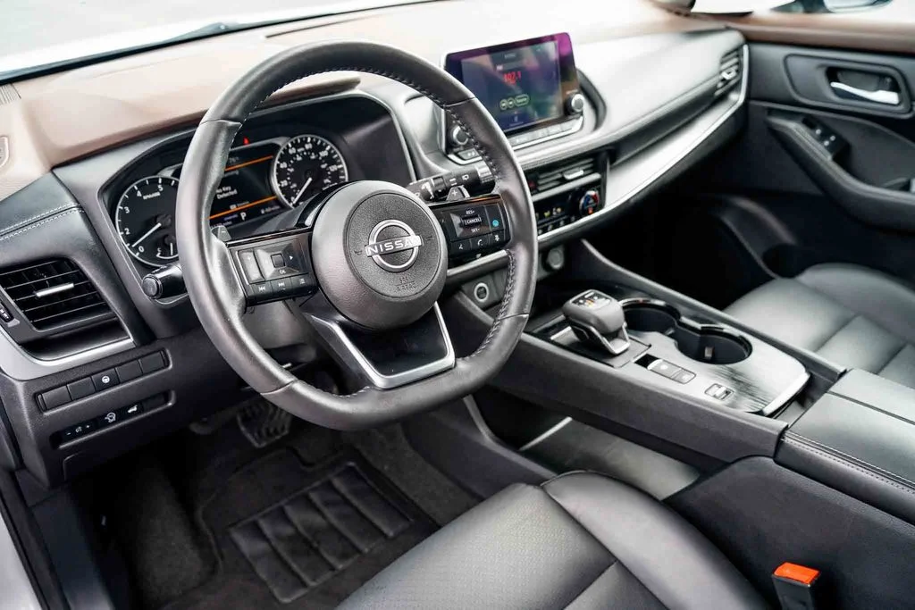 Used 2023 Silver Nissan SV image 10