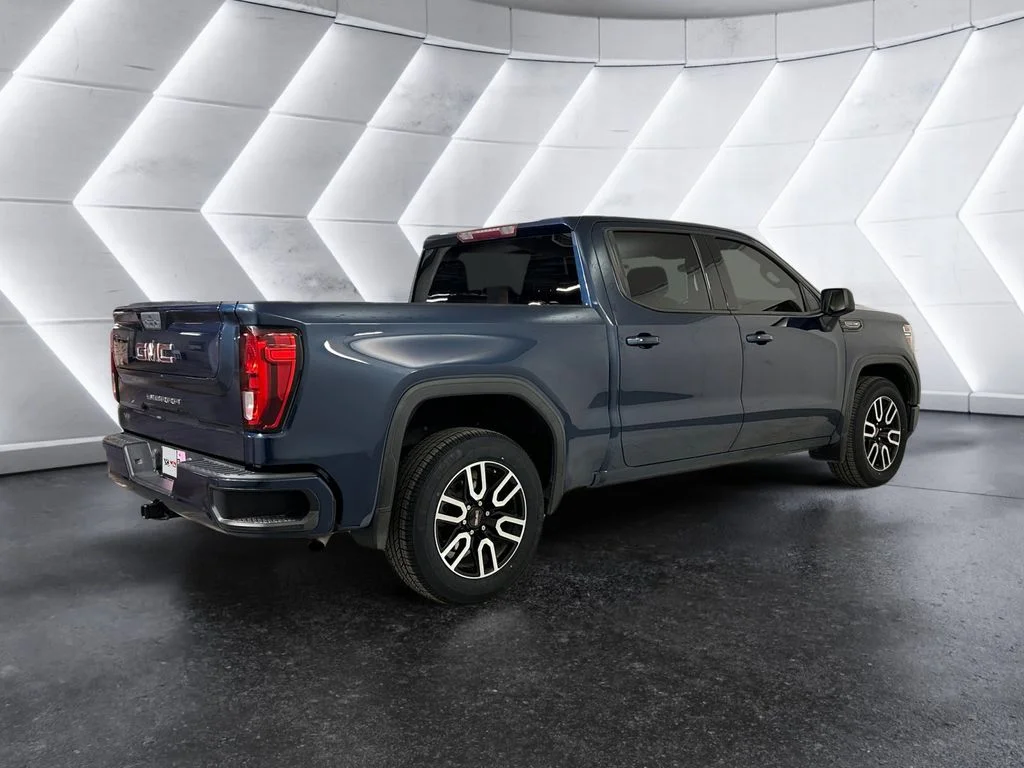 Used 2020 Blue GMC Elevation image 4
