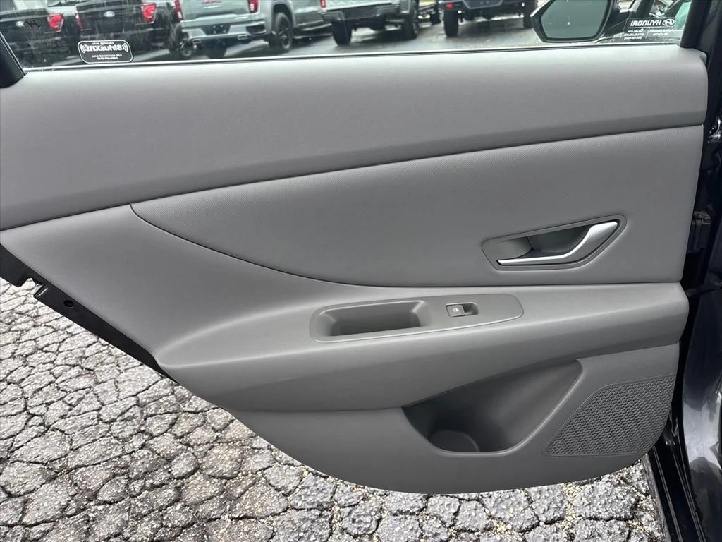 Used 2023 Gray Hyundai SEL image 17