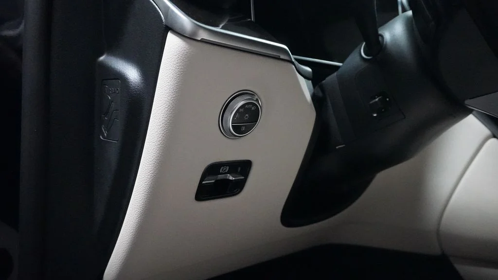Certified Used 2023 Blue Mercedes-Benz GLC 300 image 19