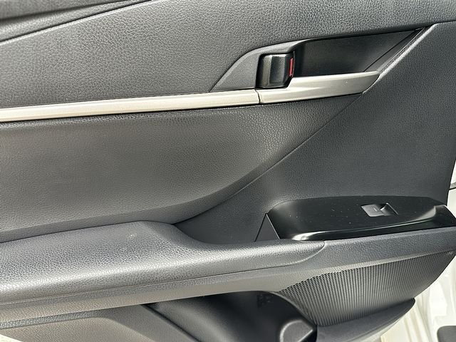 Used 2026 White Toyota SE Nightshade image 18