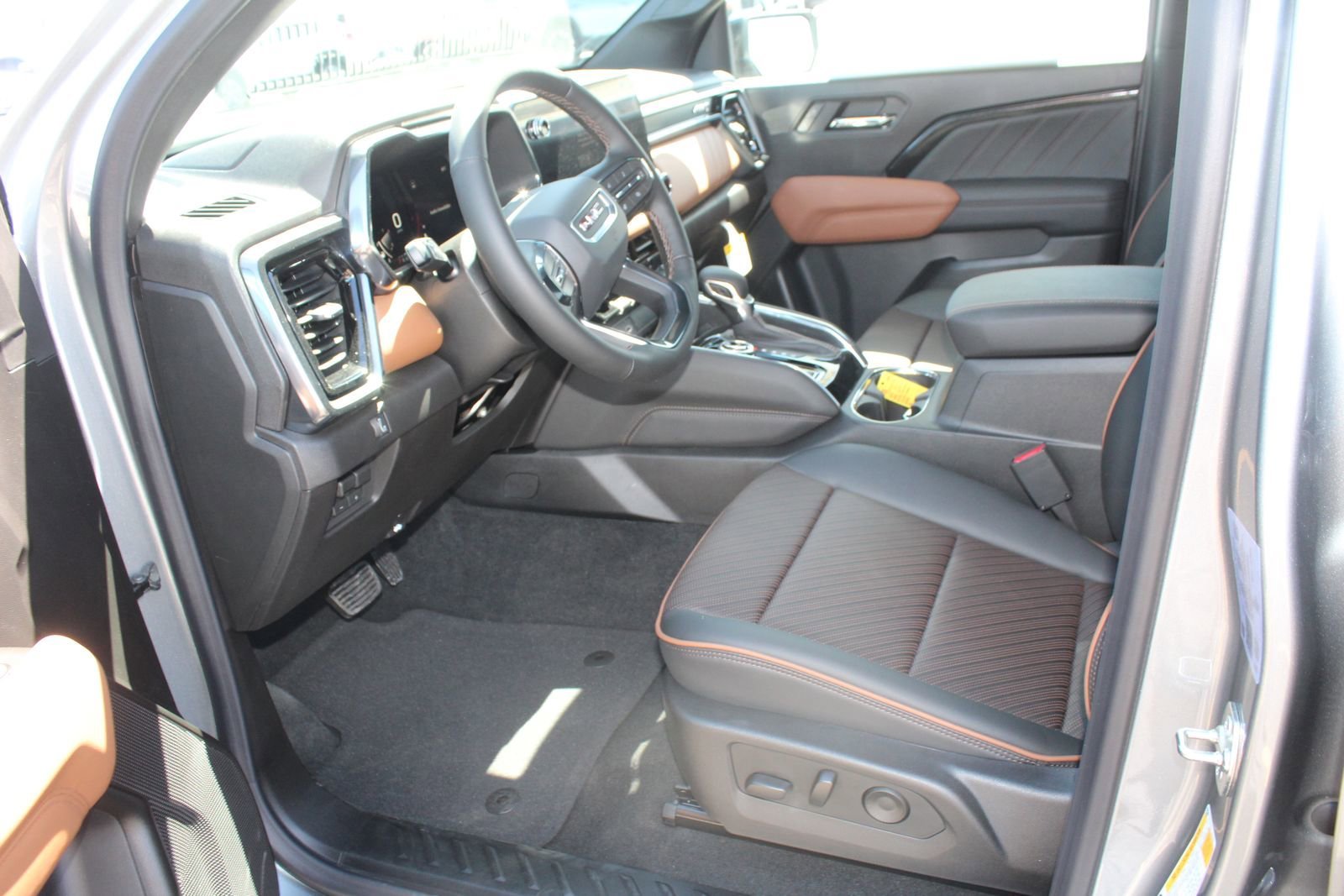 2026 GMC Canyon AT4 - Photo 11