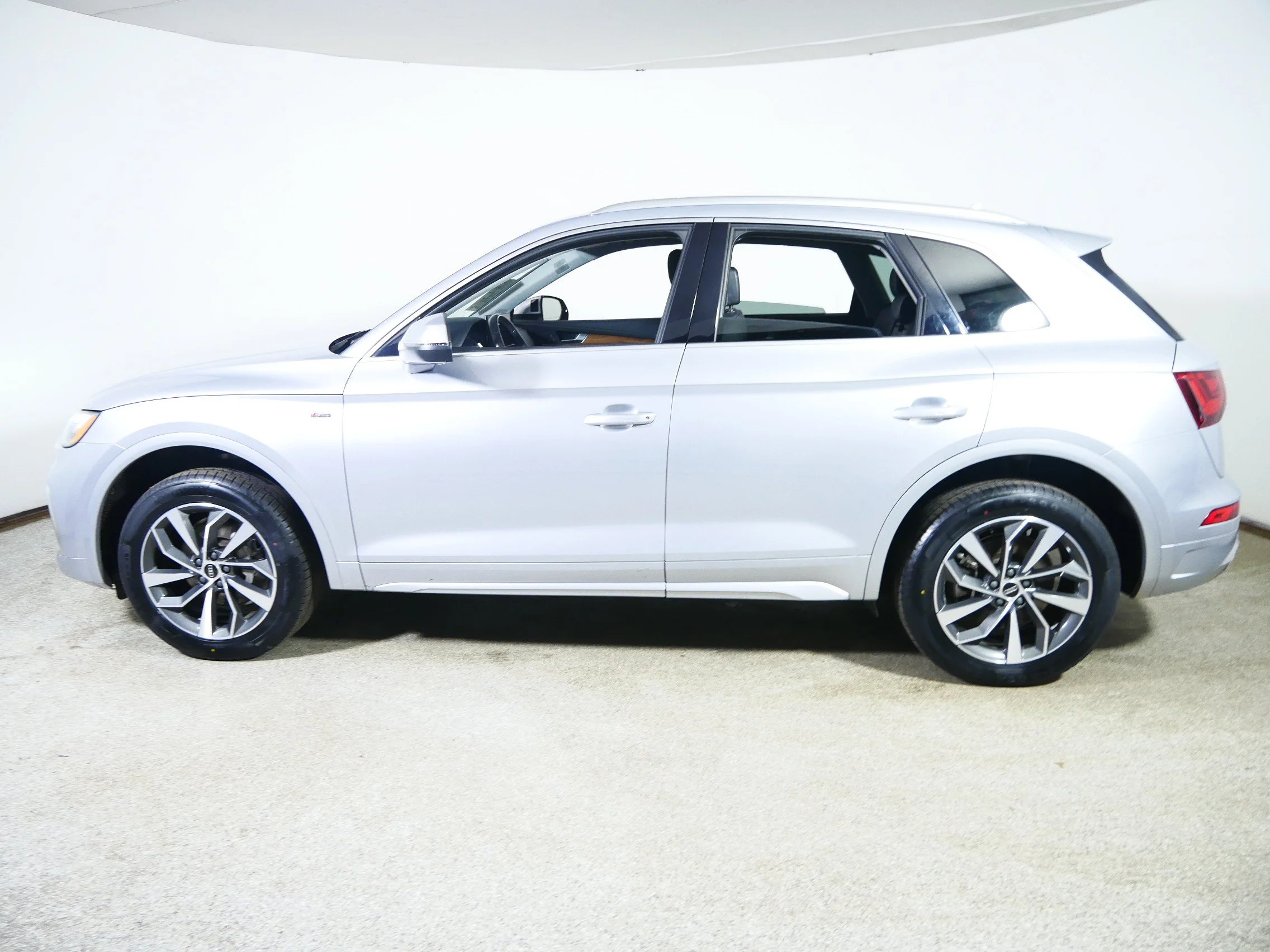 Used 2023 Florett Silver Metallic Audi S line Premium Plus image 4