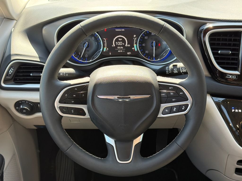 Used 2024 Silver Chrysler Touring L image 15