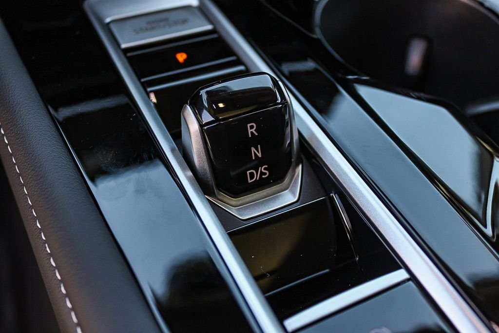 New 2026 White Volkswagen 2.0T SE w/Technology image 9
