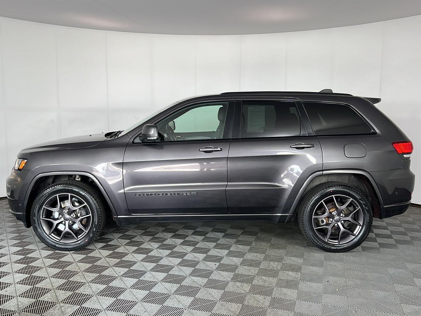 Used 2021 Granite Crystal Metallic Clearcoat Jeep 80th Anniversary image 12