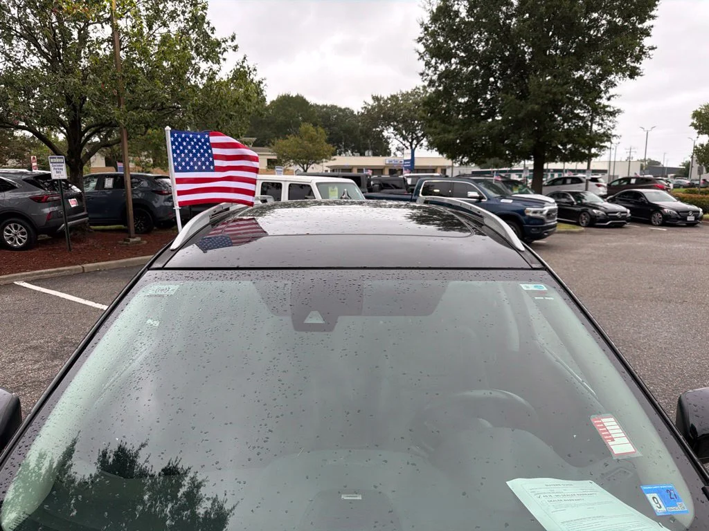 Used 2017 Black Nissan SL image 3