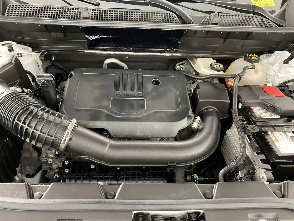 Used 2023 White GMC SLE image 33