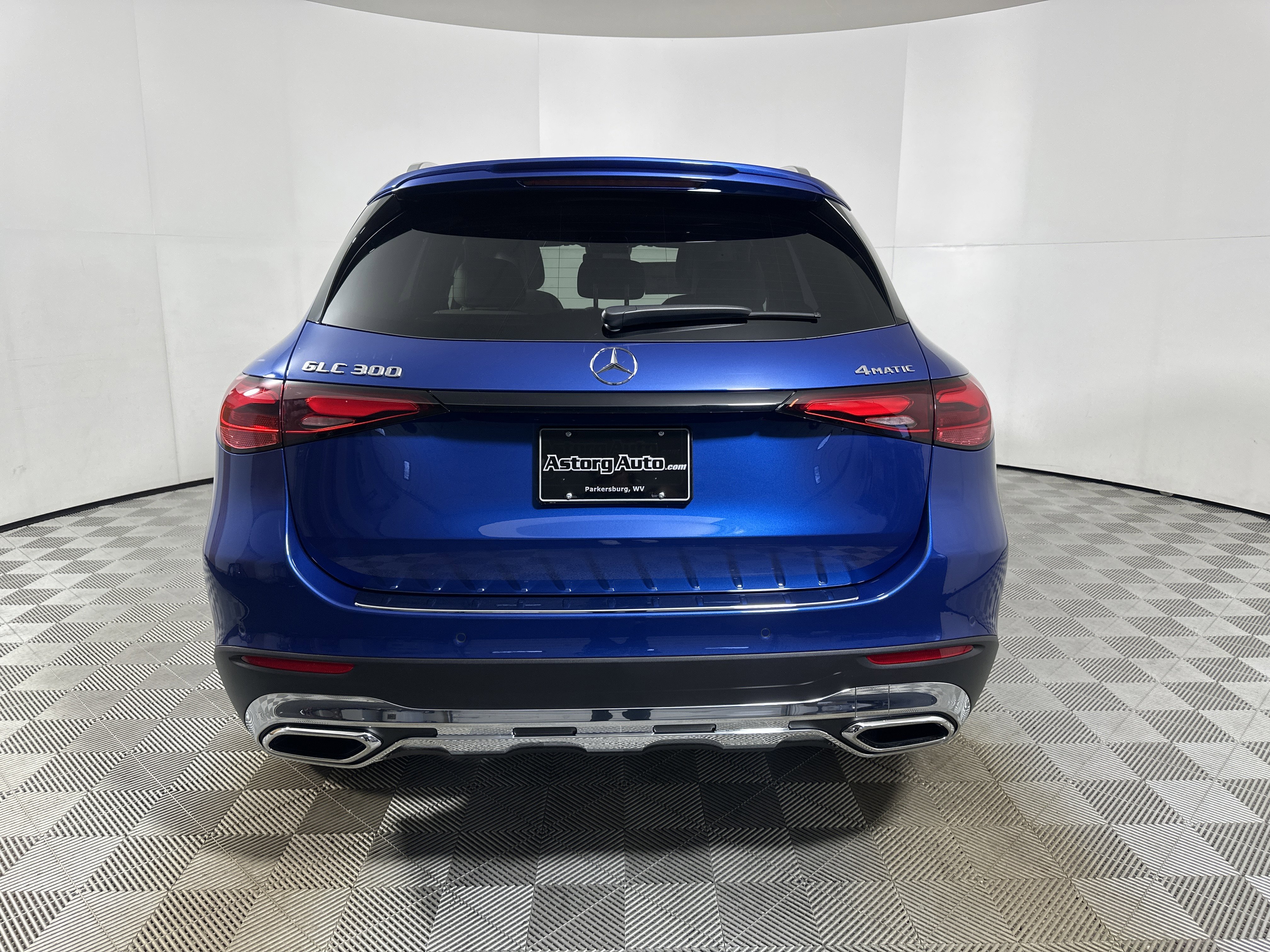 New 2026 Starling Blue Metallic Mercedes-Benz GLC 300 image 32