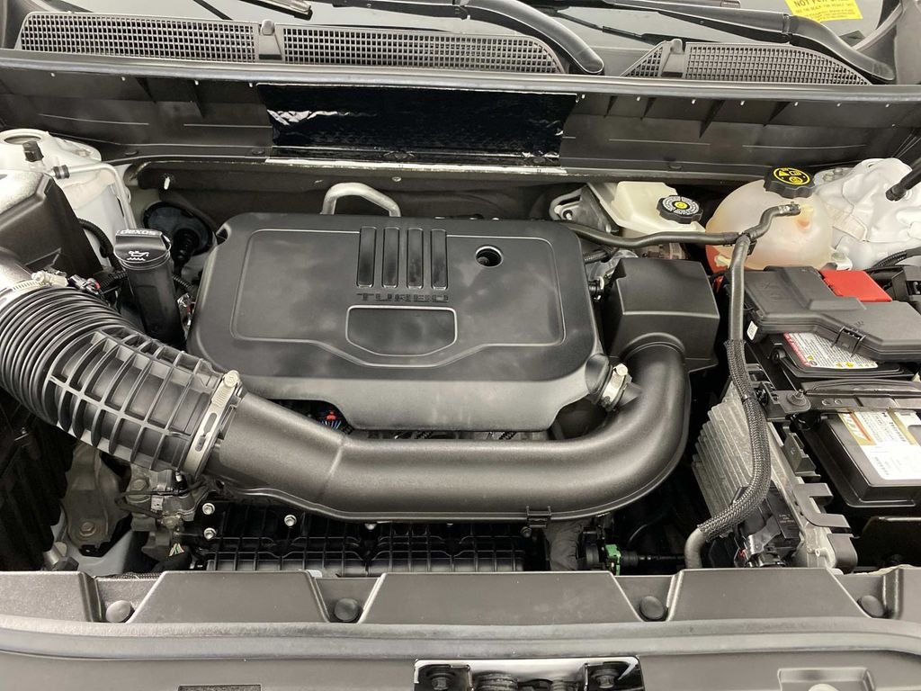 Used 2023 White GMC SLE image 33