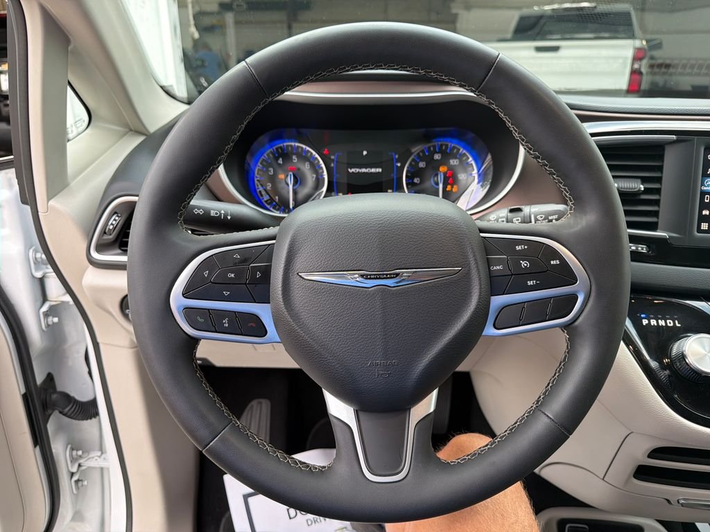 Used 2023 White Chrysler LX image 17