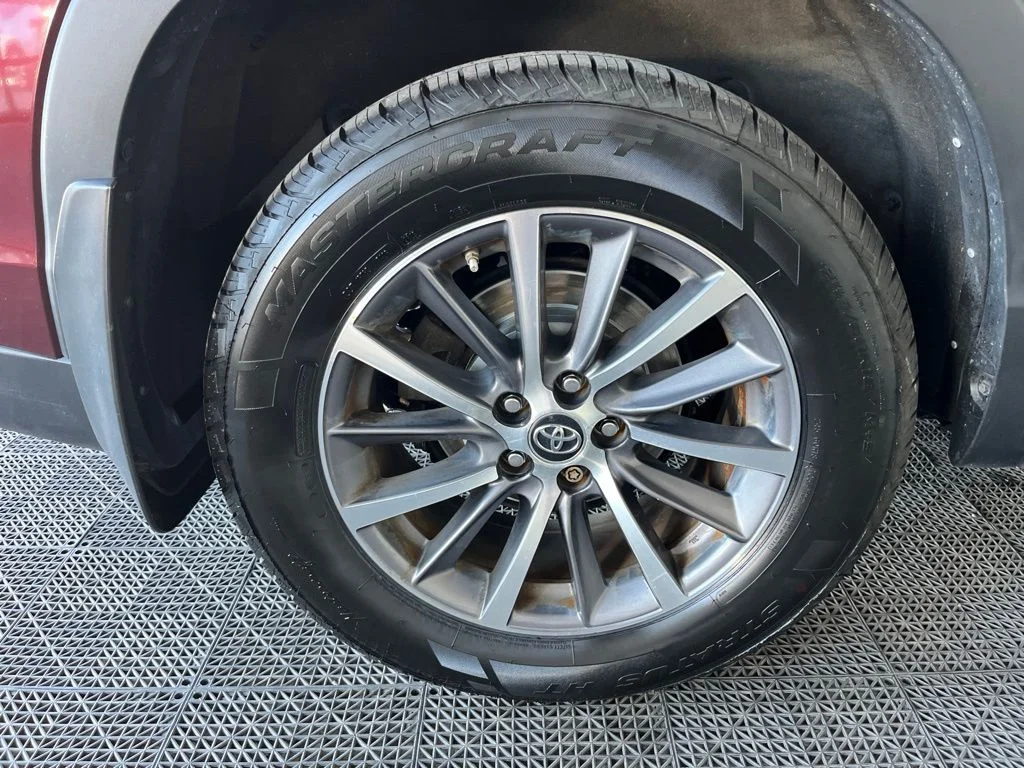 Used 2019 Red Toyota XLE image 27