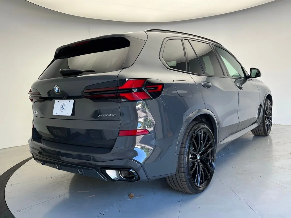 New 2026 Dravit Grey Metallic BMW xDrive40i image 3