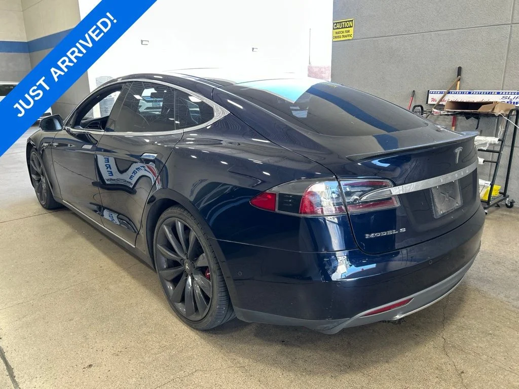 Used 2015  Tesla  image 4