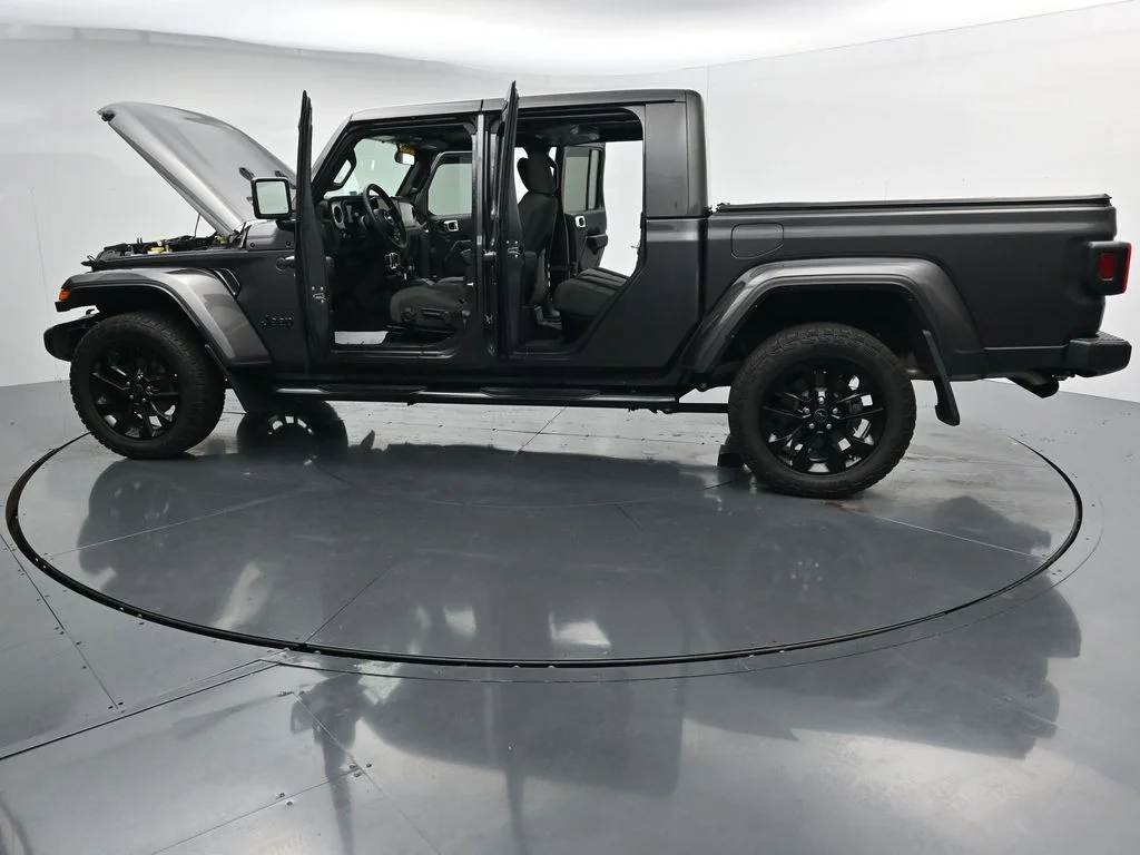 Used 2025 Gray Jeep Nighthawk image 42
