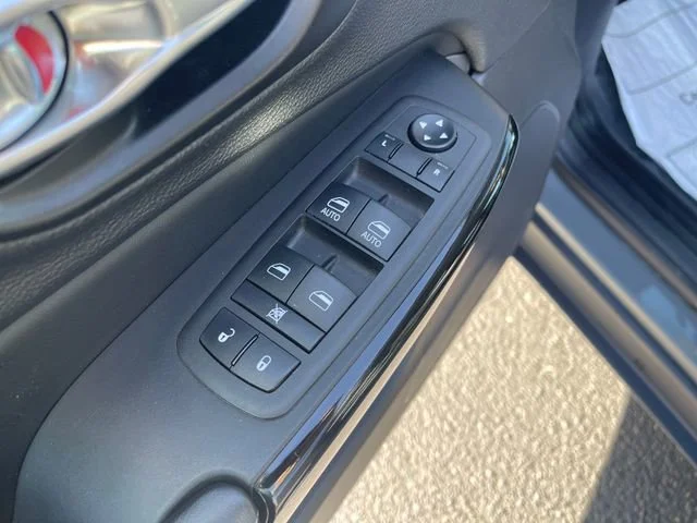 Used 2023 Gray Jeep Altitude Lux 4x4 image 13