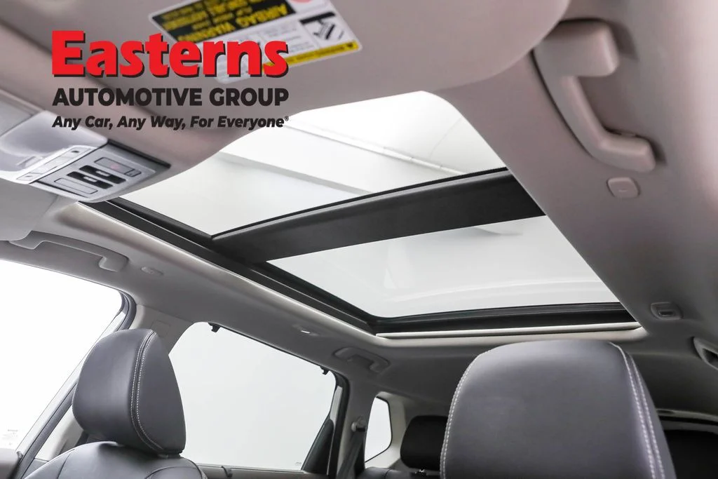 Used 2022 White Nissan SL image 34