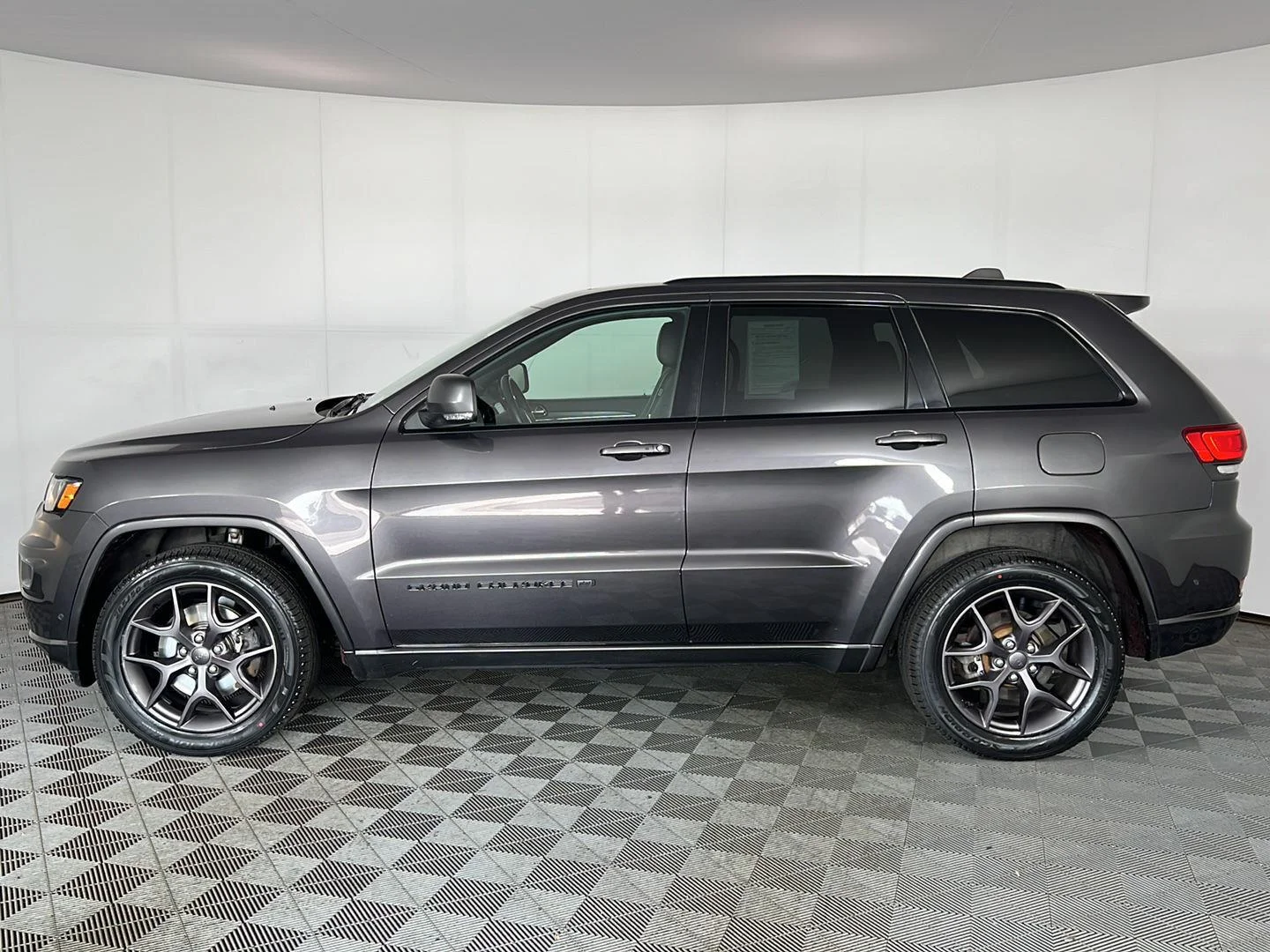Used 2021 Granite Crystal Metallic Clearcoat Jeep 80th Anniversary image 12