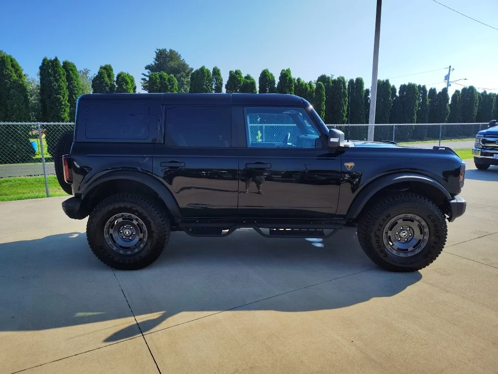 Used 2025 Shadow Black Ford Badlands image 2