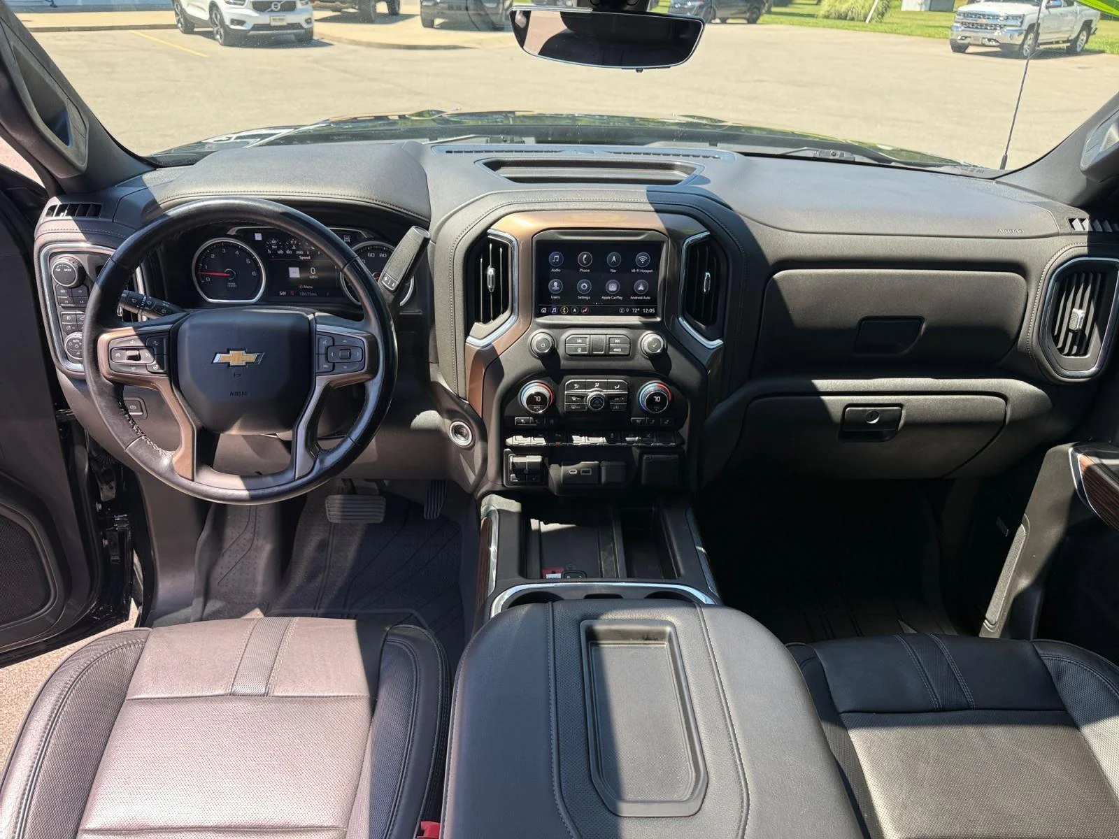 Used 2022 Black Chevrolet High Country image 3
