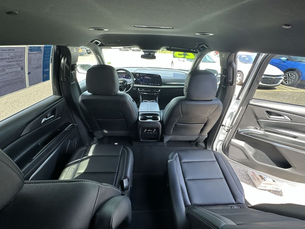 Used 2025 Summit White Chevrolet LT image 18