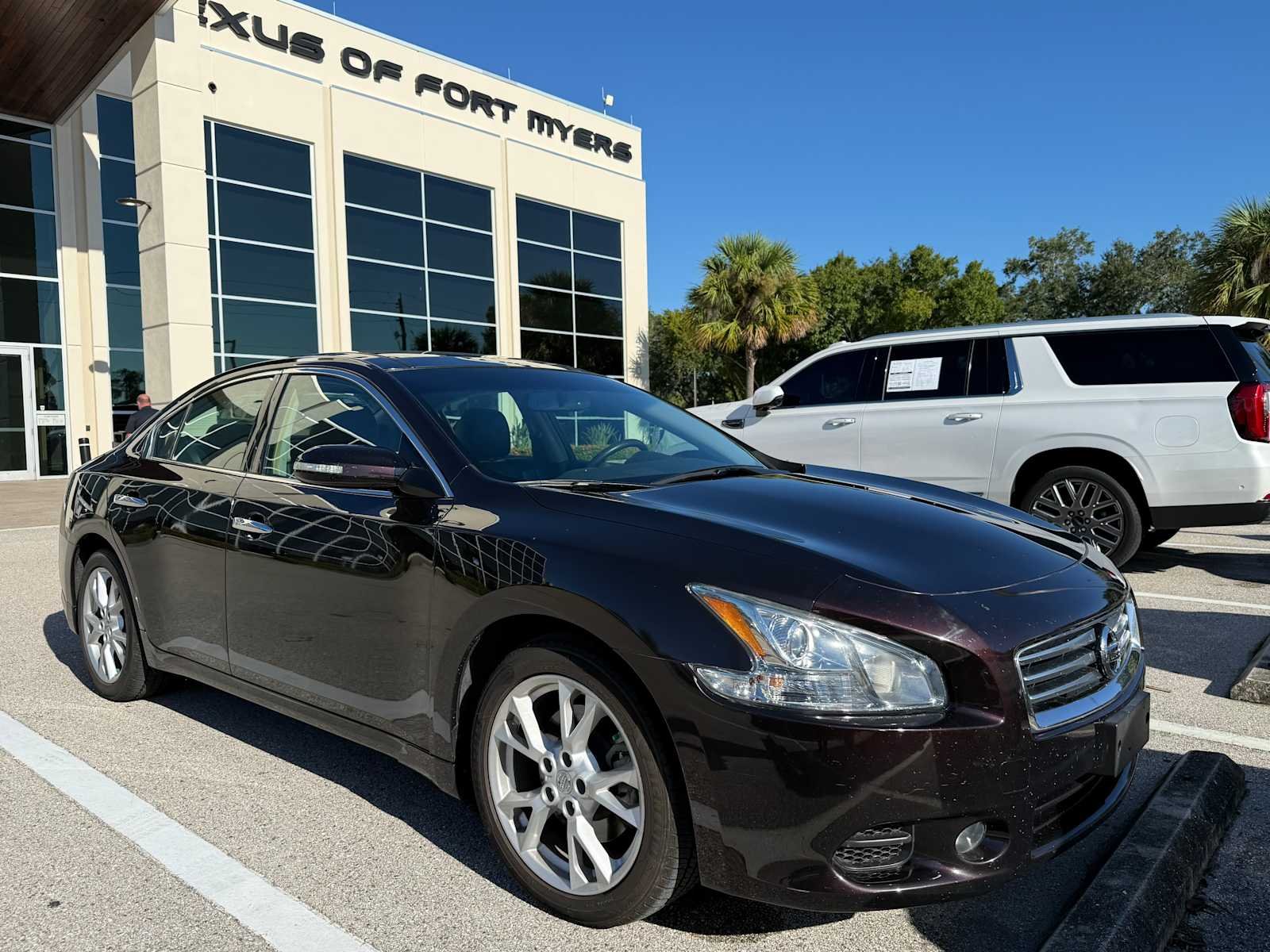 Used 2014 Crimson Black Metallic Nissan 3.5 SV w/Premium Pkg image 2