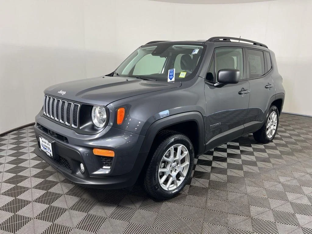 Used 2022 Graphite Gray Jeep Latitude image 9