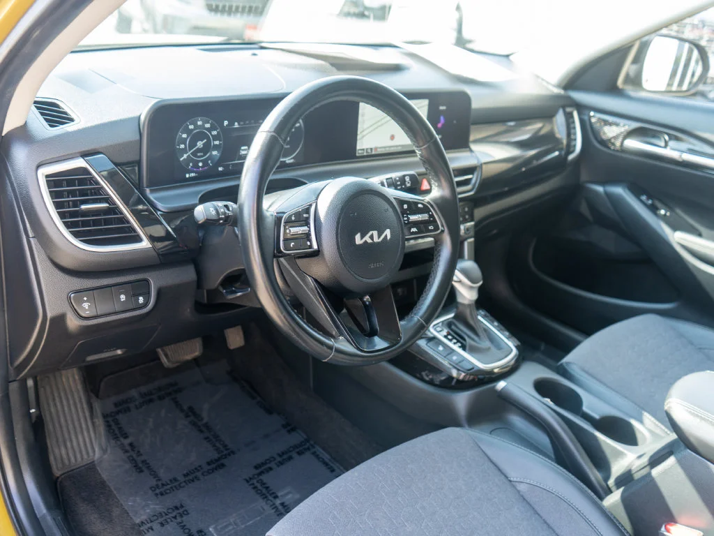 Used 2024 Green Kia S image 15