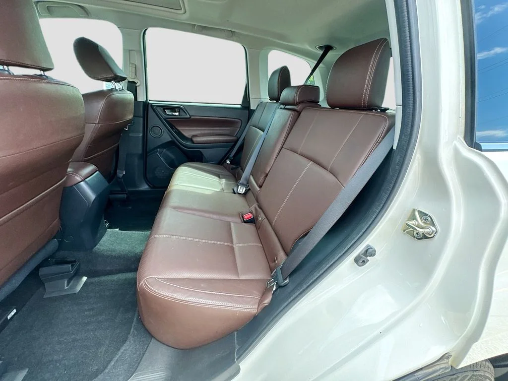 Used 2018 White Subaru 2.5i Touring image 31