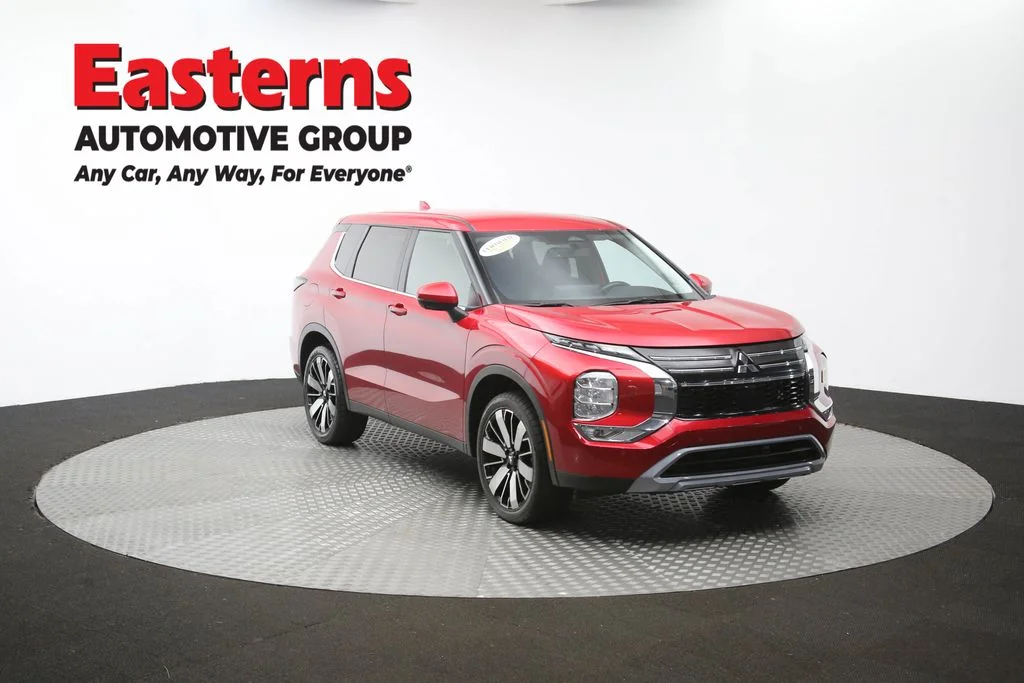 Used 2025 Red Mitsubishi SE image 51