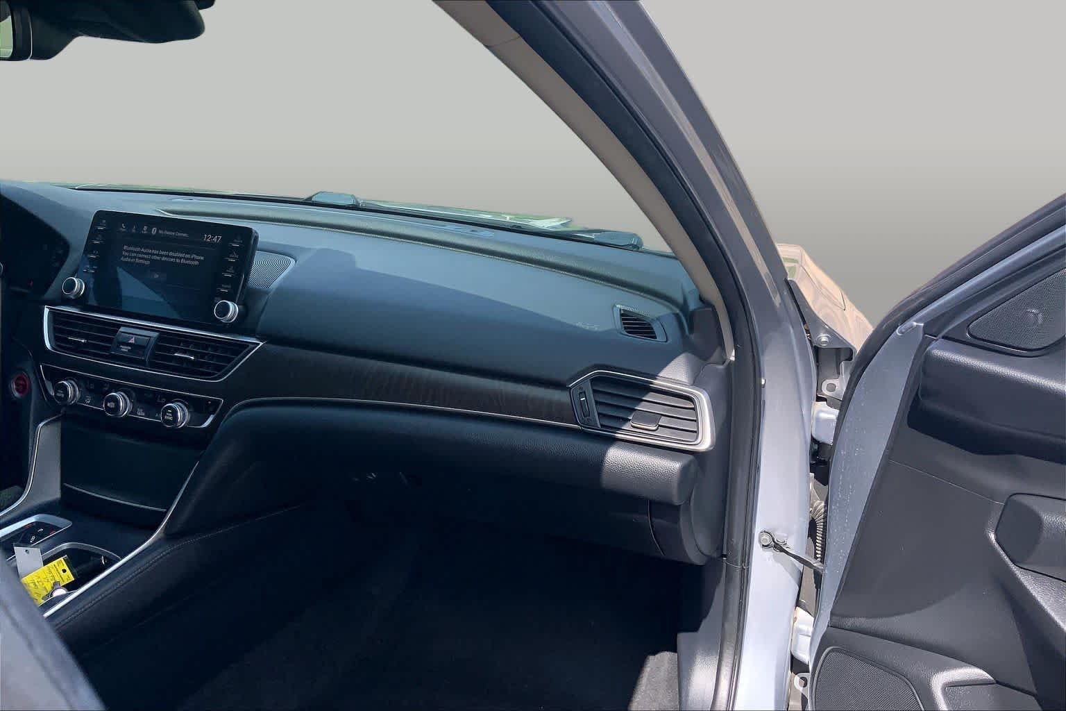 Used 2019 Lunar Silver Metallic Honda EX-L image 18