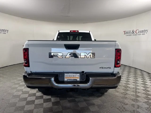 New 2026 Bright White Clear-Coat Exterior Paint RAM Tradesman image 8