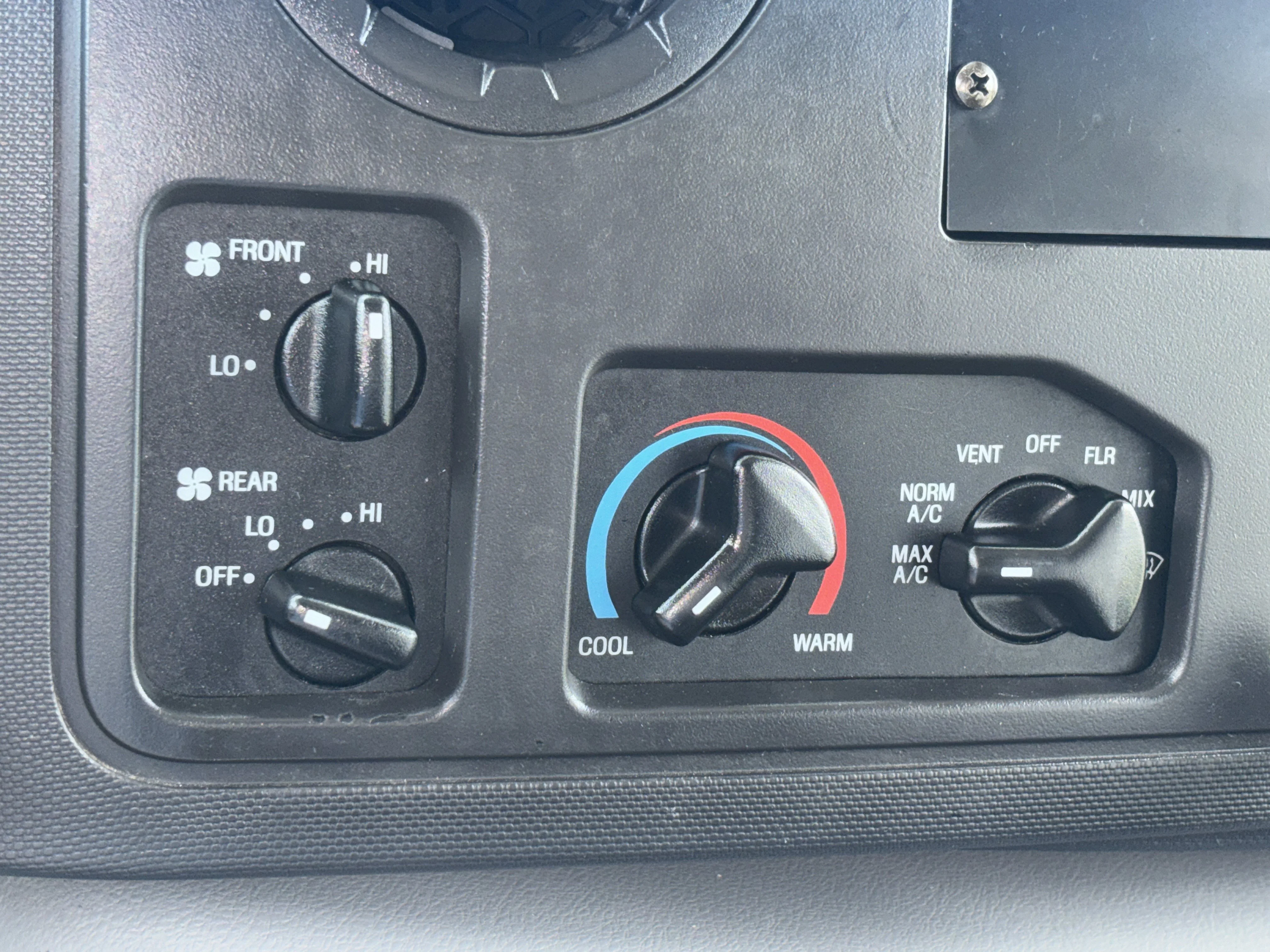 Used 2015 White Ford  image 23