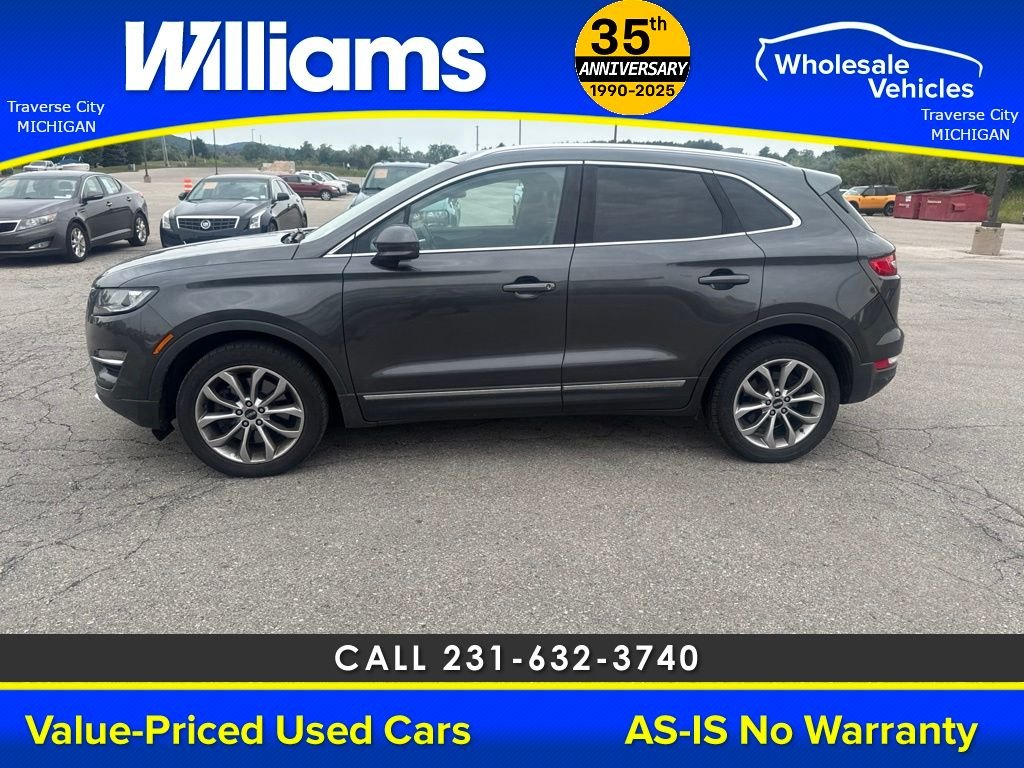 Used 2019  Lincoln Select image 2