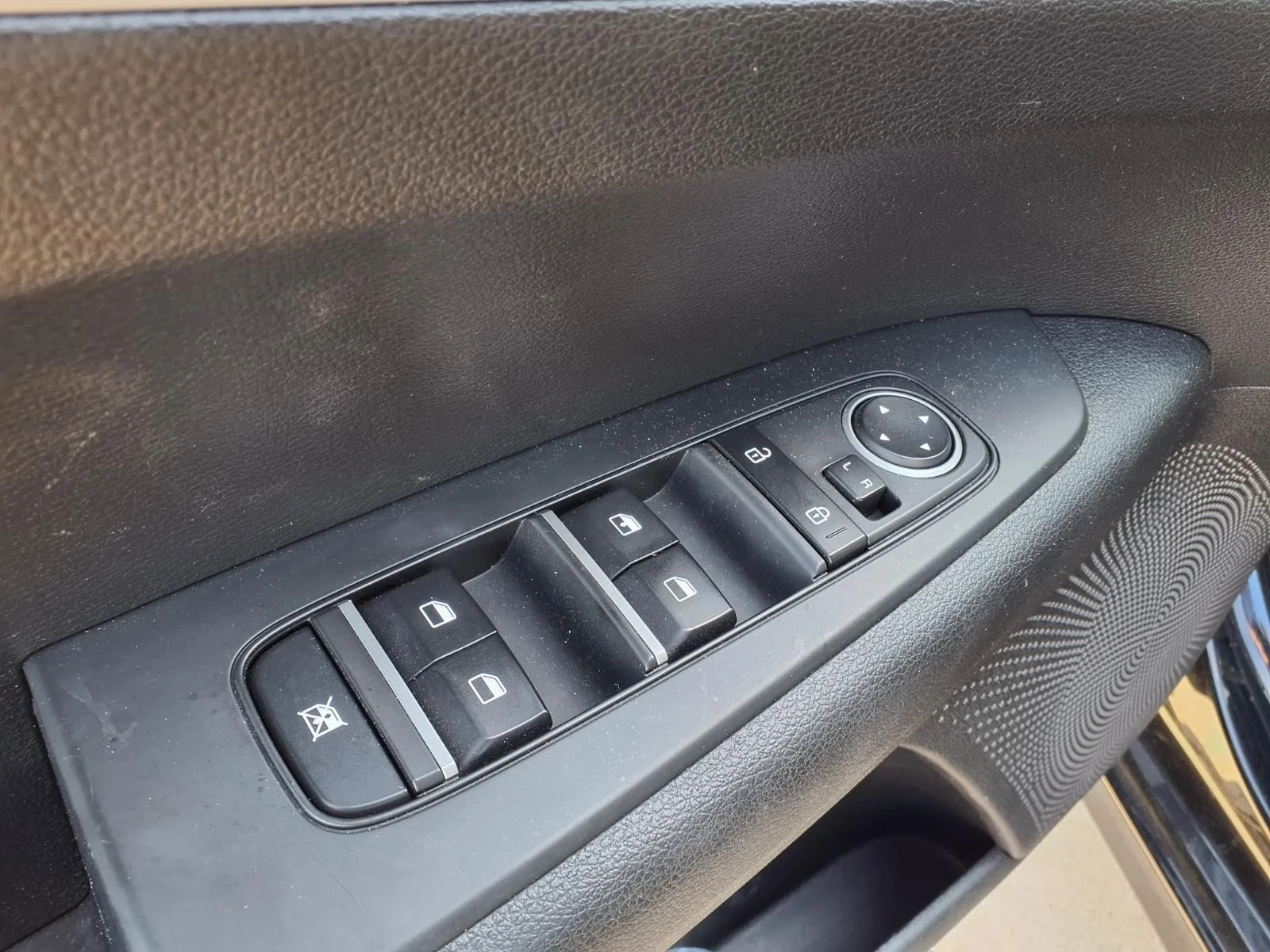 Used 2023 Black Kia LXS image 14