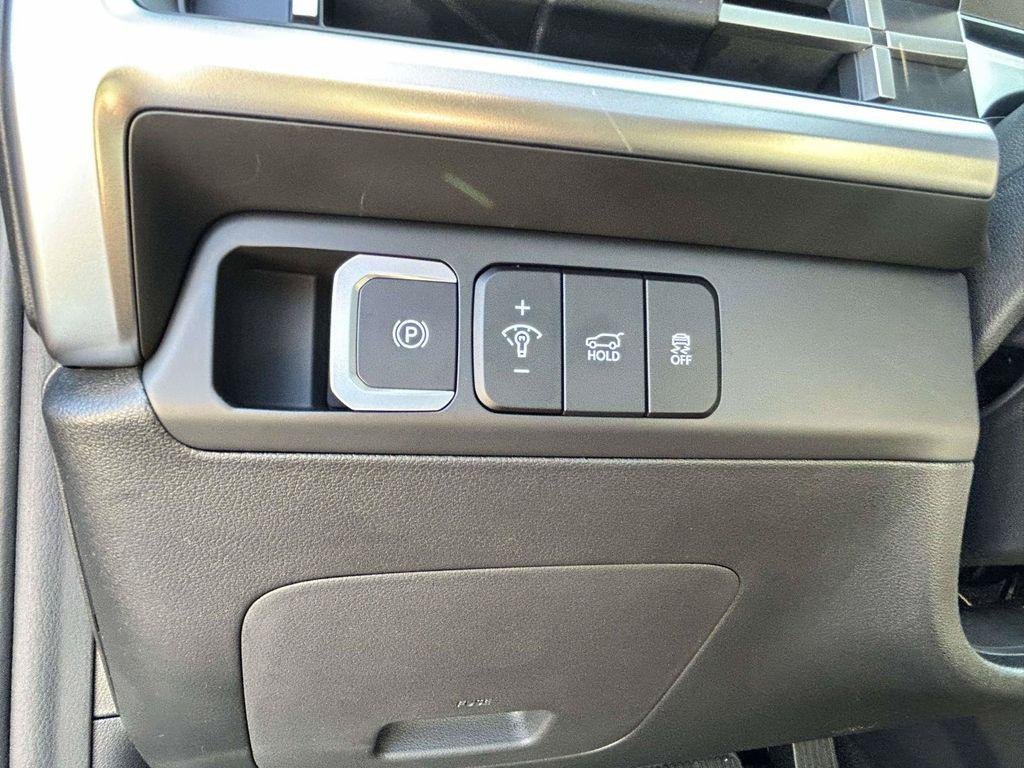 New 2027 Black Hyundai SE FWD image 38