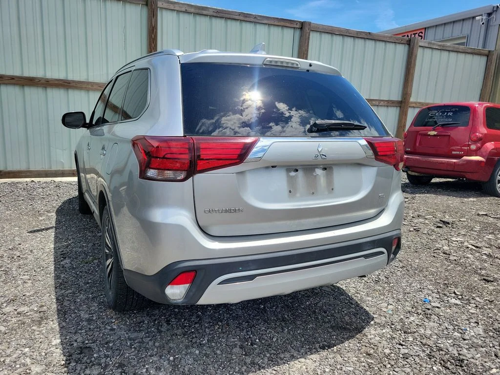 Used 2020 Silver Mitsubishi  image 9